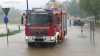 Starkregen! Völlig überflutete Straßen: Feuerwehrleute im Dauereinsatz, Autofahrer bleiben in den Wassermassen „stecken", erste Straßen müssen gesperrt werden: Unwetter in der Nähe von Augsburg
