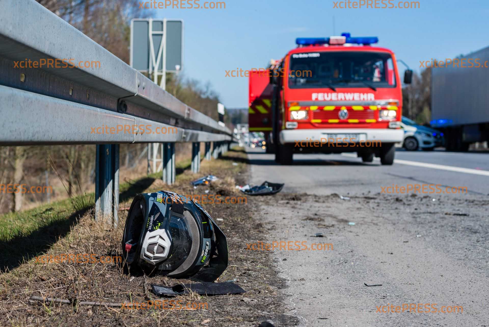 Schwere Unfälle auf der A4 bei Ohorn - Gaffer behindern den Verkehr: Motorradunfall sorgt für Stau - mehrere Unfälle im Gegenverkehr