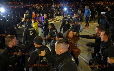 Knapp 1000 Gegendemonstranten blockieren Demozug von Energie-Wutdemonstranten in Leipzig! Demo muss daraufhin umgeleitet werden - Offenbar auch verletzte Polizisten, Rangeleien (ON TAPE) und aggressive Stimmung bei „Heißem