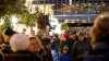 Ungewöhnliche Polizei-Kontrolle auf dem Dresdner Striezelmarkt! Glühwein-Streife lässt Weihnachtsmarkt-Besucher ins Röhrchen pusten: „Ich habe schon neun Glühwein getrunken!" - Polizei misst Atemalkoholwert und will Betrunkene motivieren, das Auto stehen zu lassen: Weihnachtsmarkt Besucher sollen betrunken unbedingt mit dem ÖPNV nach Hause - ausführliche Töne und Schnittbilder