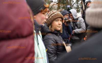 Greta Thunberg in Lützerath eingetroffen, macht sich Bild von dem Ort, schaut von Abbruchkante Tagebau an: Klimaschutzaktivistin wird an morgiger Großdemo teilnehmen