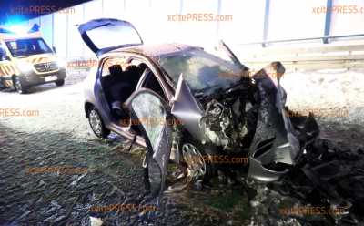 Tödlicher Glätte-Crash in Sachsen - 18-jährige Fahranfängerin verliert bei spiegelglatter Straße die Kontrolle über ihr Fahrzeug,  mehrere Schwerverletzte müssen von der Feuerwehr aufwendig befreit werden, Einsatzkräfte haben wegen Schnee und Eis selber massive Probleme bei der Anfahrt: „Wir mussten langsam anrücken.