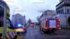 Dachstuhl von Wohnhaus in Brand - Wind facht Flammen extrem an!: Feuerwehr im Großeinsatz, Wohnhaus unbewohnbar
