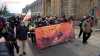 Aggressive Stimmung bei Neonazi-Demo in Dresden: Linke versuchen Polizeikette zu durchbrechen und werfen Steine auf Polizisten (ON TAPE) - Polizei setzt Pfefferspray ein: Polizei bekommt Unterstützung aus sechs Bundesländern und rechnet mit massiven Verkehrseinschränkungen im Stadtgebiet