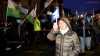 Demo der Schande! Rechte Demonstranten brüllen ukrainischen Flüchtlingen „Nazis raus! Ihr Dreckspack!" entgegen - Und das am Ukrainekrieg-Jahrestag! Mega-Demos in Sachsens Landeshauptstadt mit aufgeheizter Stimmung:  Polizei mit hunderten Einsatzkräften im Großeinsatz