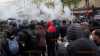 1. Mai in Paris: Schwere Ausschreitungen bei Massenprotesten gegen Rentenreform: Polizei mit Großaufgebot im Einsatz - auch Wohnhaus bei Ausschreitungen in Brand