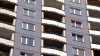 Geiselnahme in Dresdner Hochhaus! Täter stürzt auf der Flucht vor der Polizei vom Balkon und stirbt! Spezialkräfte in Sachsens Landeshauptstadt im Einsatz, Vox Pop Nachbar: "Plötzlich flogen Möbel an meinem Fenster vorbei!": Mann soll Frau in seiner Gewalt gehabt haben, als die Polizei kommt, versucht er spektakulär zu flüchten und hangelt sich nach unten - doch das geht schief... Kriminalpolizei ermittelt nun zum Tod des Geiselnehmers, sogar ein Polizeizelt wurde für die Spurensicherung aufgeschlagen