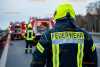 LKW-Unfall in Baustelle auf der A4: Laster verkeilt sich zwischen der Schutzplanke