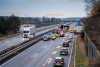 LKW-Unfall in Baustelle auf der A4: Laster verkeilt sich zwischen der Schutzplanke