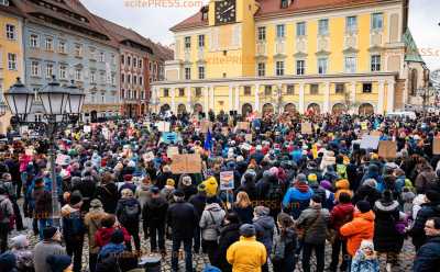 Demo gegen Rechts: 1.500 Menschen demonstrieren in Bautzen: Rechtsextreme marschieren bei Demo-Ende auf