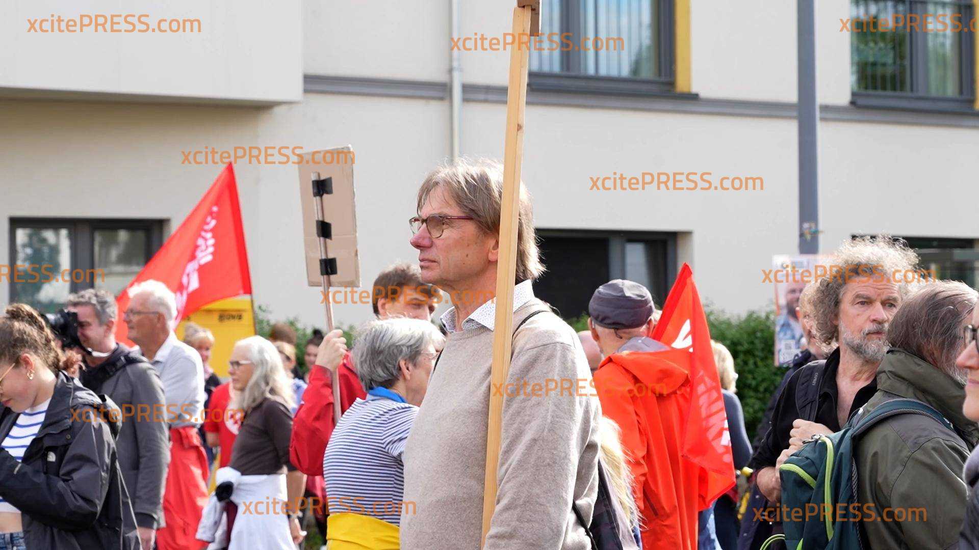 Nach heftiger Prügel-Attacke auf SPD-Spitzenkandidat Matthias Ecke: Mega-Solidaritäts-Demo am Tatort - der Schandauer Straße in Dresden! Viele Menschen wollen die 