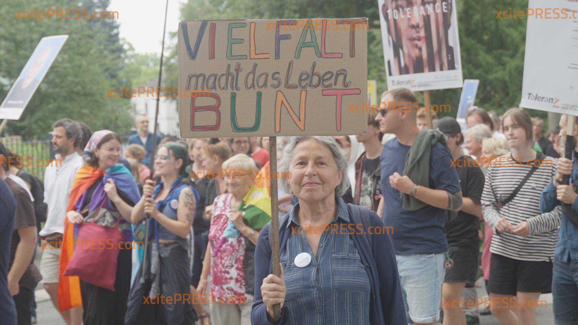 Abseits der Metropolen: In Zittau feiern hunderte ausgelassen ein Demokratie-Fest - wo die AfD zuletzt 40% holte, blicken die Menschen mit Sorge auf die anstehende Landtagswahl: im stärksten AfD-Landkreis blicken die Menschen mit Spannung auf die Wahlen