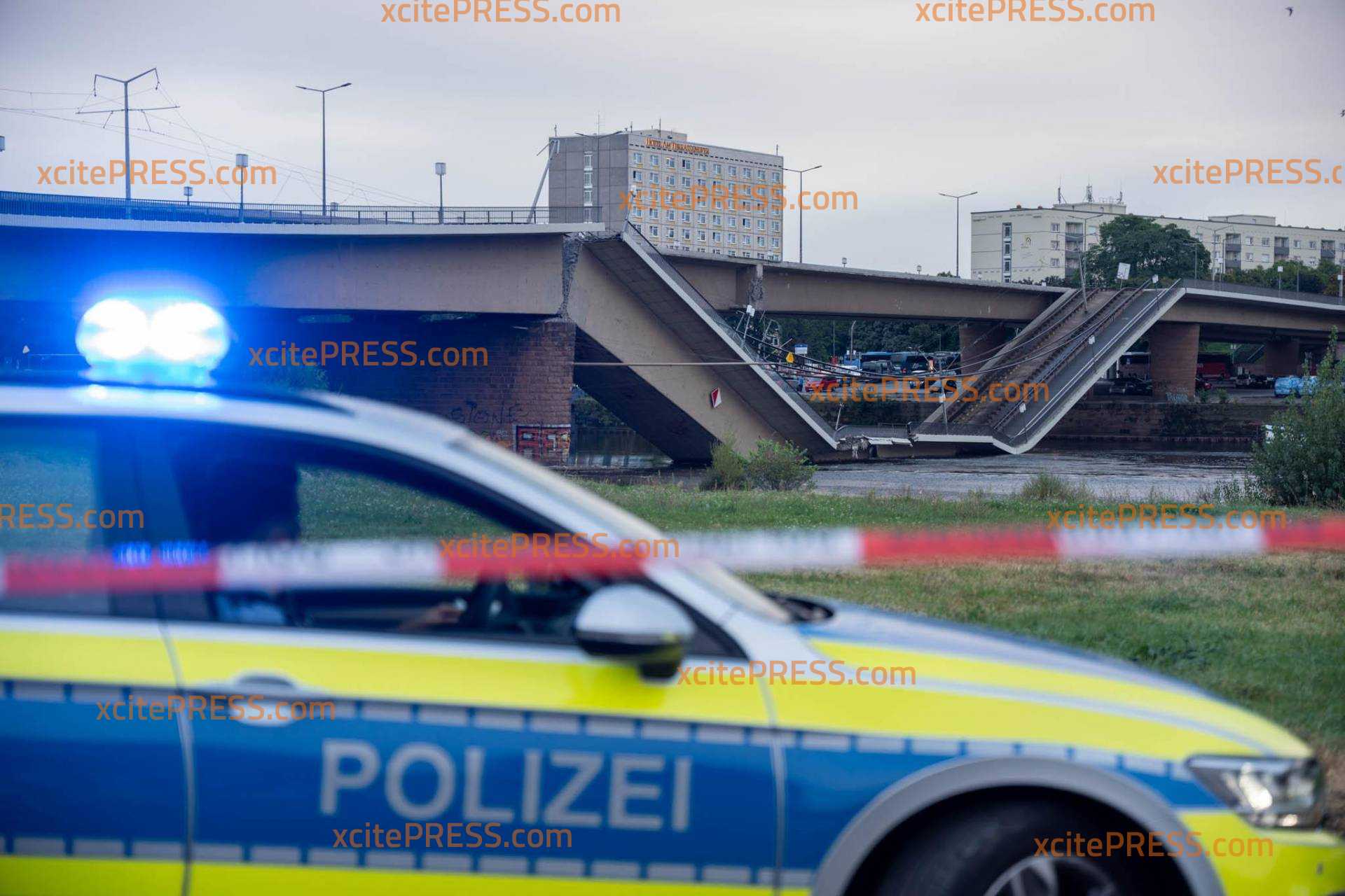 Menschen weinen um Carolabrücke (ON TAPE), Landtagspräsident Rößler fordert Aufklärung (TON), viele Vox-Pops: Großräumige Absperrung - es besteht Einsturzgefahr für den Rest der Brücke: Pressekonferenz: Experten haben Idee für Einsturzursache - : Dresdens zentrale Verkehrsbrücke teilweise eingestürzt: 