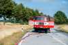 Feuerwehr kämpft gegen Feldbrand: Flammen überspringen sogar eine Staatsstraße