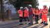 Baracke brennt in Cottbus: Ersthelfer greift beherzt ein und rettet Mann sowie Hund :  Feuerwehr mit massiven Kräften im Einsatz - Viele Schaulustige behindern Löscharbeiten