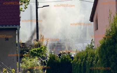 Bischofswerda – Explosionsgefahr: Garage geht in Flammen auf: Gasflaschen konnten entfernt werden