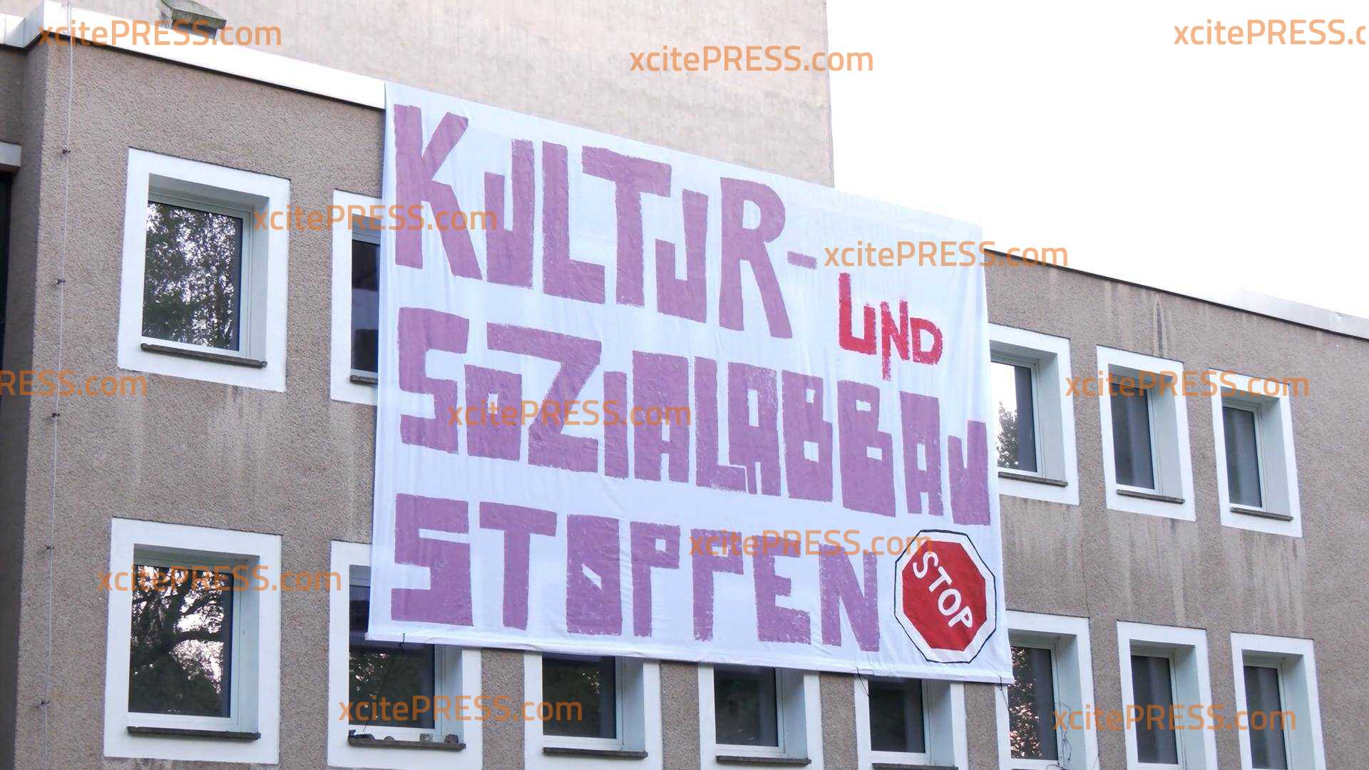 Symbolische Besetzung in Chemnitz: Kulturaktivist:innen fordern Erhalt des Schauspielhauses
