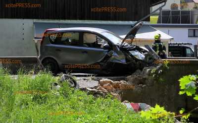 Senior fährt gegen Brücke : Historische Brücke nach Crash gesperrt 