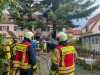 Nach Blitzeinschlag in Lauta – Gartenlaube und Schuppen in Flammen: 