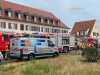 Nach Blitzeinschlag in Lauta – Gartenlaube und Schuppen in Flammen: 