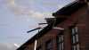 Unwetter deckt Dach mit Solaranlage ab: Feuerwehr im Einsatz