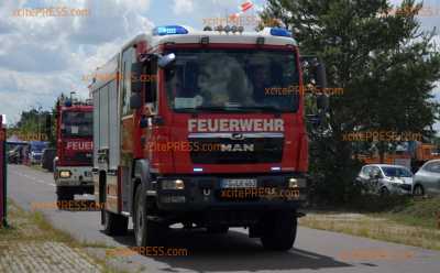 Gohrischheide: Löschhubschrauber im Einsatz - Feuerwehrkräfte bereiten sich erneut auf Einsatz vor und rücken aus (on Tape): Landrat warnt bei erster Pressekonferenz vor weiterer Ausdehnung des Brandes