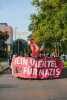 Großer Zulauf bei Demo nach nächtlichem Angriff auf jungen Punk: War es ein Neonazi? Pyrofackeln, Fahnen und Sprechchöre in Dresden-Strießen: Unerwartet viele Menschen schließen sich der Solidaritätsdemo an und beklagen Zunahme rechter Gewalt