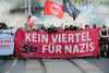 Großer Zulauf bei Demo nach nächtlichem Angriff auf jungen Punk: War es ein Neonazi? Pyrofackeln, Fahnen und Sprechchöre in Dresden-Strießen: Unerwartet viele Menschen schließen sich der Solidaritätsdemo an und beklagen Zunahme rechter Gewalt