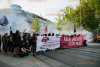 Großer Zulauf bei Demo nach nächtlichem Angriff auf jungen Punk: War es ein Neonazi? Pyrofackeln, Fahnen und Sprechchöre in Dresden-Strießen: Unerwartet viele Menschen schließen sich der Solidaritätsdemo an und beklagen Zunahme rechter Gewalt