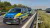 Crash auf der Autobahn - Motorräder und PKW kollidieren - drei Verletzte: Rettungshubschrauber im Einsatz, erheblicher Stau