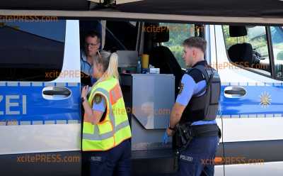 Großkontrolle der Polizei Görlitz: Drogen- und Alkohol-Checks auf der B6 : mehrere Waffen sichergestellt, Fahrer muss Weiterfahrt abbrechen