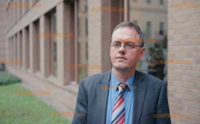 Brutale Messerattacke in Dresdner Straßenbahn: jetzt wird öffentlich mit Name und Foto gefahndet! 