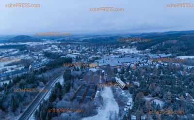 Es schneit im Erzgebirge! - Die Polarfront bringt den Winter nach Deutschland: Kälte, Schnee, Winterzauber: Altenberg erlebt den Schneetag