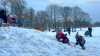 Schneesturm kann auch wunderschön! Elli sorgt für Rodelfreude und großes Schneemänner-Bauen im Stadtpark - viele schnallen sich Ski und Snowboard an: beste Laune bei dutzenden Familien dank Wintereinbruch