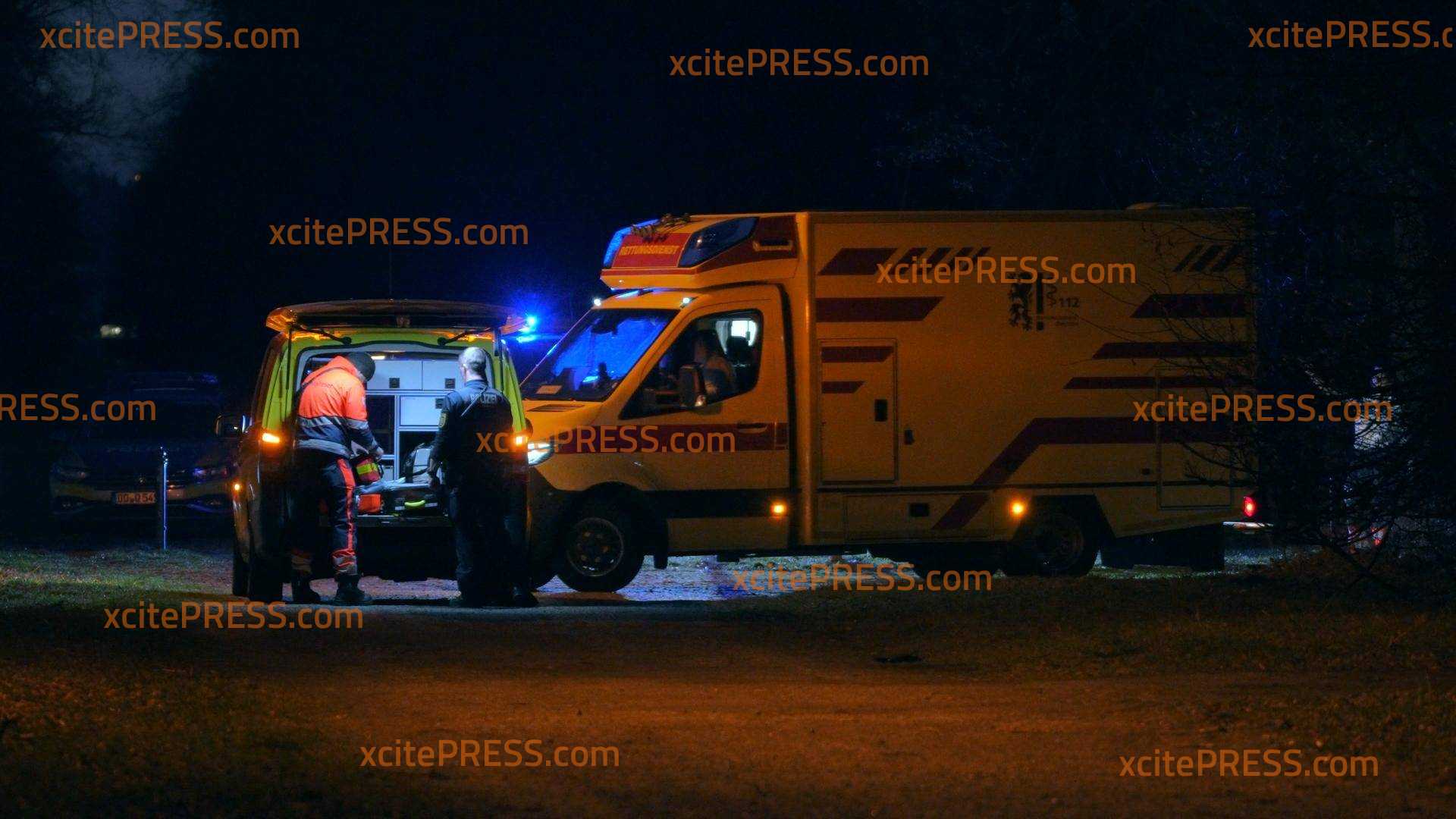 Person ruft in eiskalter Elbe um Hilfe – Großeinsatz nahe der historischen Altstadt: Passanten helfen bei Rettung : Zahlreiche Rettungskräfte an Elbe im Einsatz