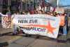 Schulstreik: Krieg in Nahost treibt hunderte Schüler gegen Wehrpflicht auf die Straße: "Die Bilder machen einem Sorgen" - Kriege verunsichern Jugendliche, die fordern: "Geld für Bildung statt für Waffen!": mehrere Zubringerdemos - großer Protest in Sachsens Landeshauptstadt (VOX-POPS)