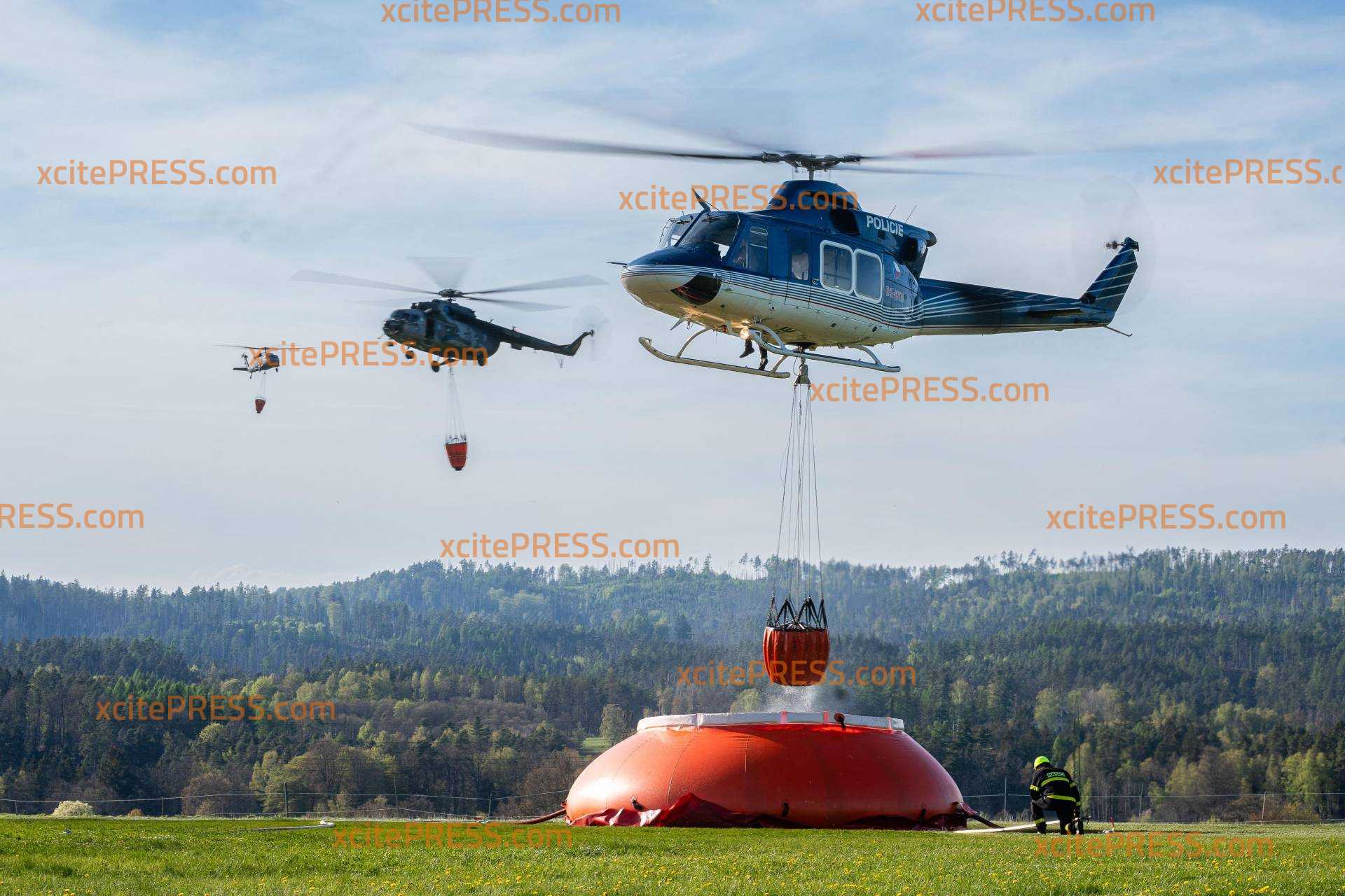 Waldbrand in der Böhmischen Schweiz unter Kontrolle: Großeinsatz zeigt Wirkung am zweiten Abend