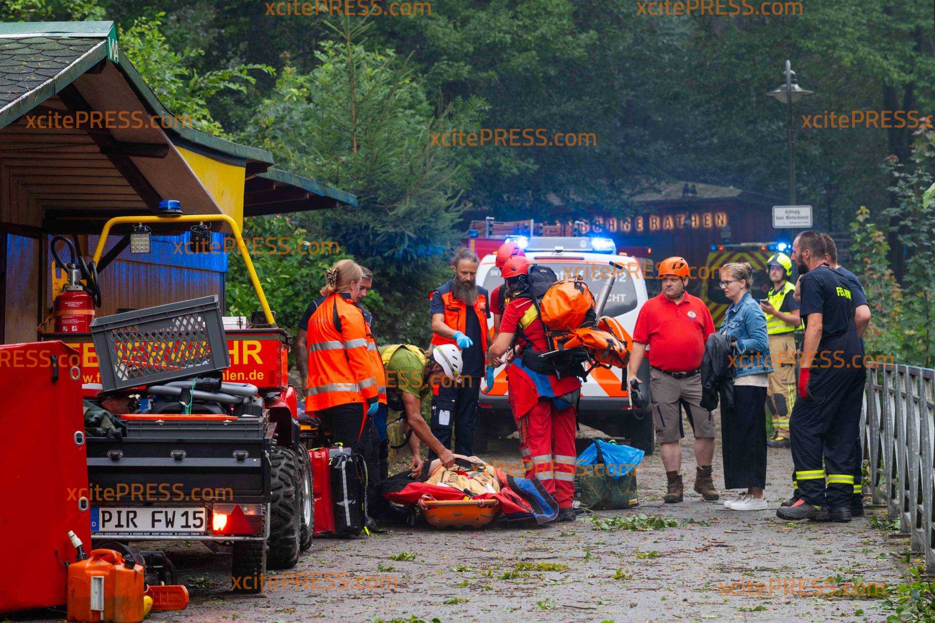Unwetter-Tragödie unterhalb der Bastei fordert Todesopfer und zahlreiche Verletzte nach umstürzenden Bäumen: Zwölf weitere Personen teils schwer verletzt