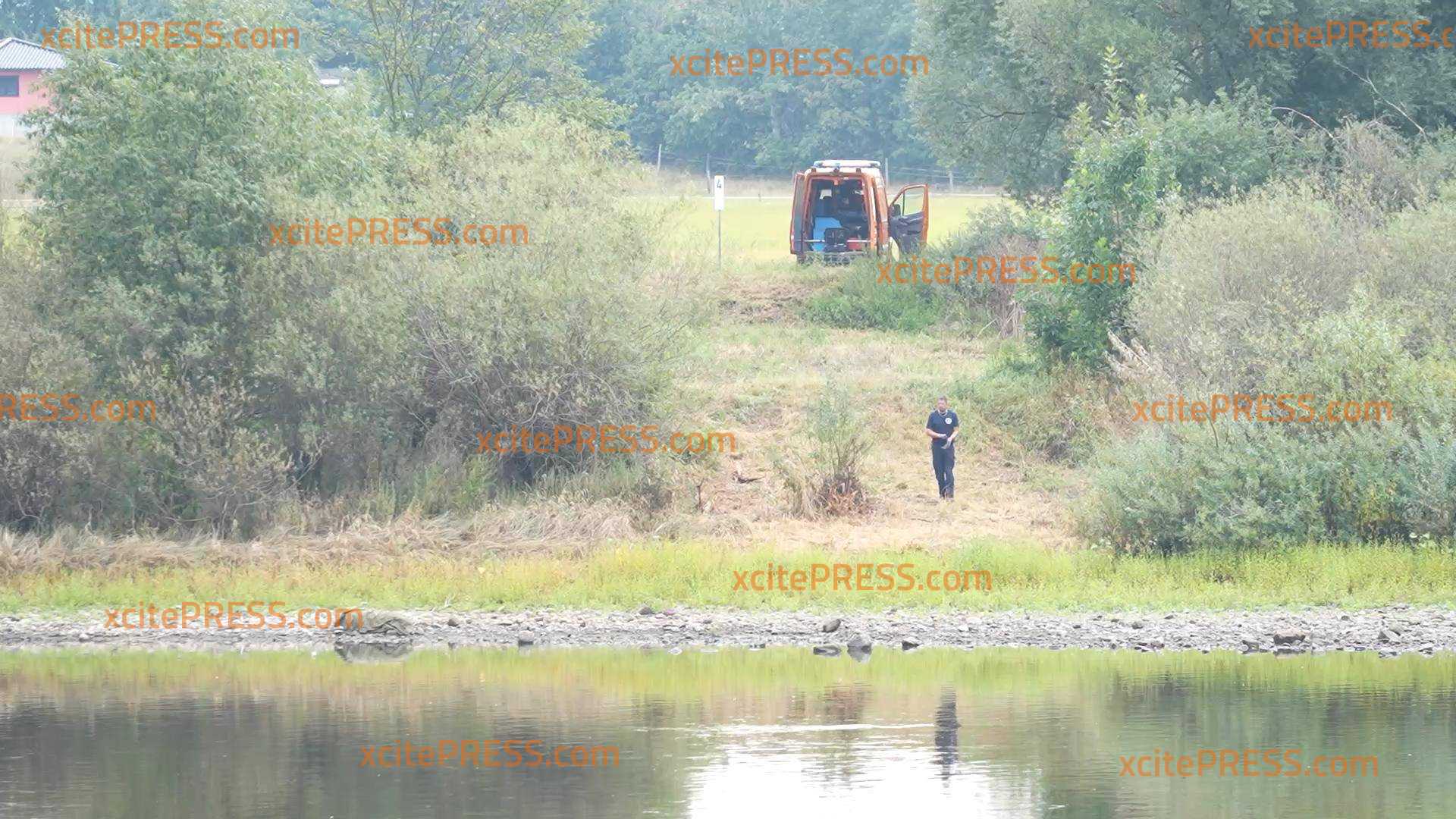 Weltkriegsbombe in Elbe bei Dresden gefunden: Evakuierung läuft auf Hochtouren, Niedrigwasser legte 250-Kilo-Geschoss frei, Notunterkunft eingerichtet, Polizei kontrolliert 1km-Sperrkreis und klingelt an Haustüren (ON TAPE): Viele müssen jetzt ihre Häuser verlassen, Kampfmittelräumdienst begutachtet Fliegerbombe