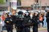 Nach tödlicher Messerstecherei am Rande von Stadtgebiet: Mehrere Demonstrationen in der Innenstadt: Polizei muss Demonstrationslager voneinander trennen