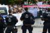 Nach tödlicher Messerstecherei am Rande von Stadtgebiet: Mehrere Demonstrationen in der Innenstadt: Polizei muss Demonstrationslager voneinander trennen