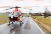 PKW kommt von Fahrbahn ab und landet auf dem Feld: Rettungshubschrauber im Einsatz