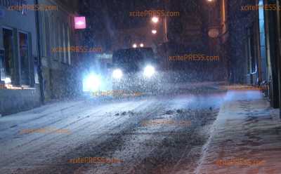 Winter hält Einzug in Sachsen: Plötzlicher Schneefall sorgt für verschneite Straßen