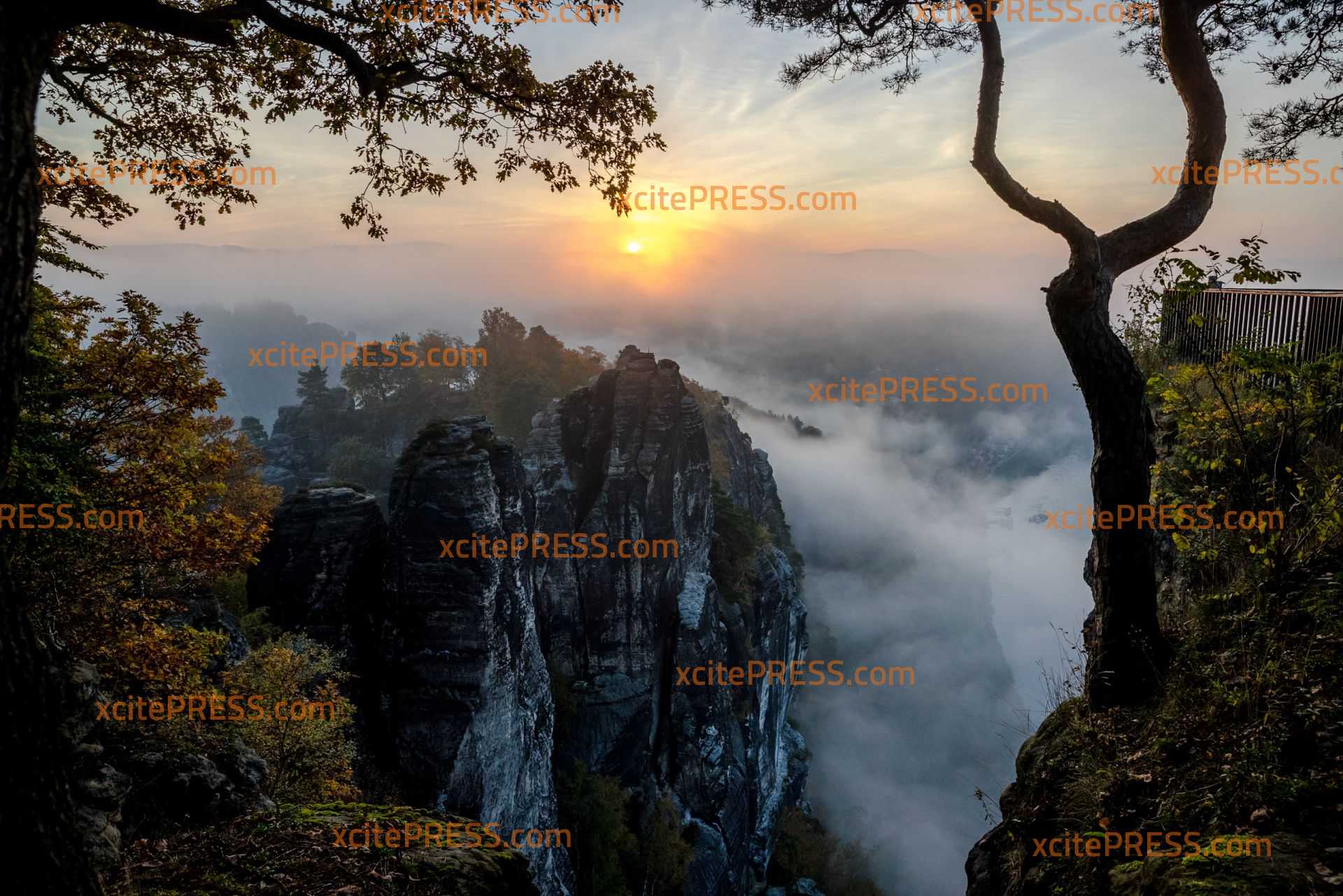 Sonnenaufgang im Basteigebiet: Zahlreiche Besucher und Wanderer unterwegs 