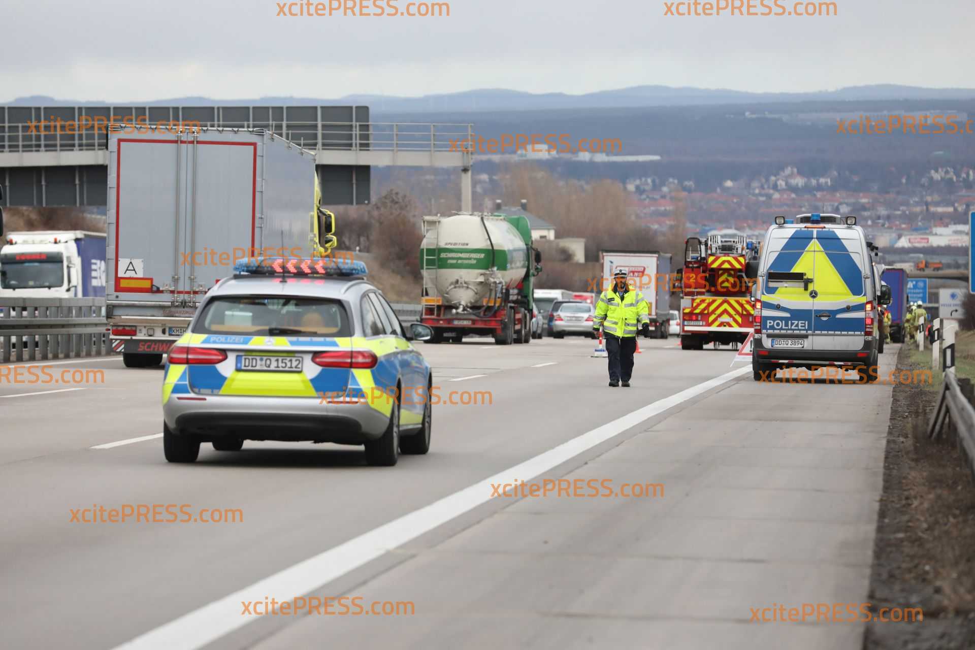 Schon wieder Stau! Brummi-Crash legt Verkehr lahm: Fahrer verletzt in Krankenhaus gebracht