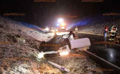 Letzter Schnee crasht Cabriolet: Fahrer Glück im Unglück: Nahezu unverletzt