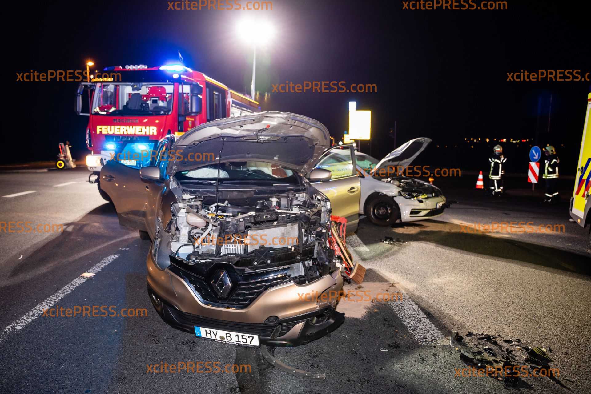 Krezungscrash in Radeberg: Feuerwehr und Rettungsdienst im Einsatz