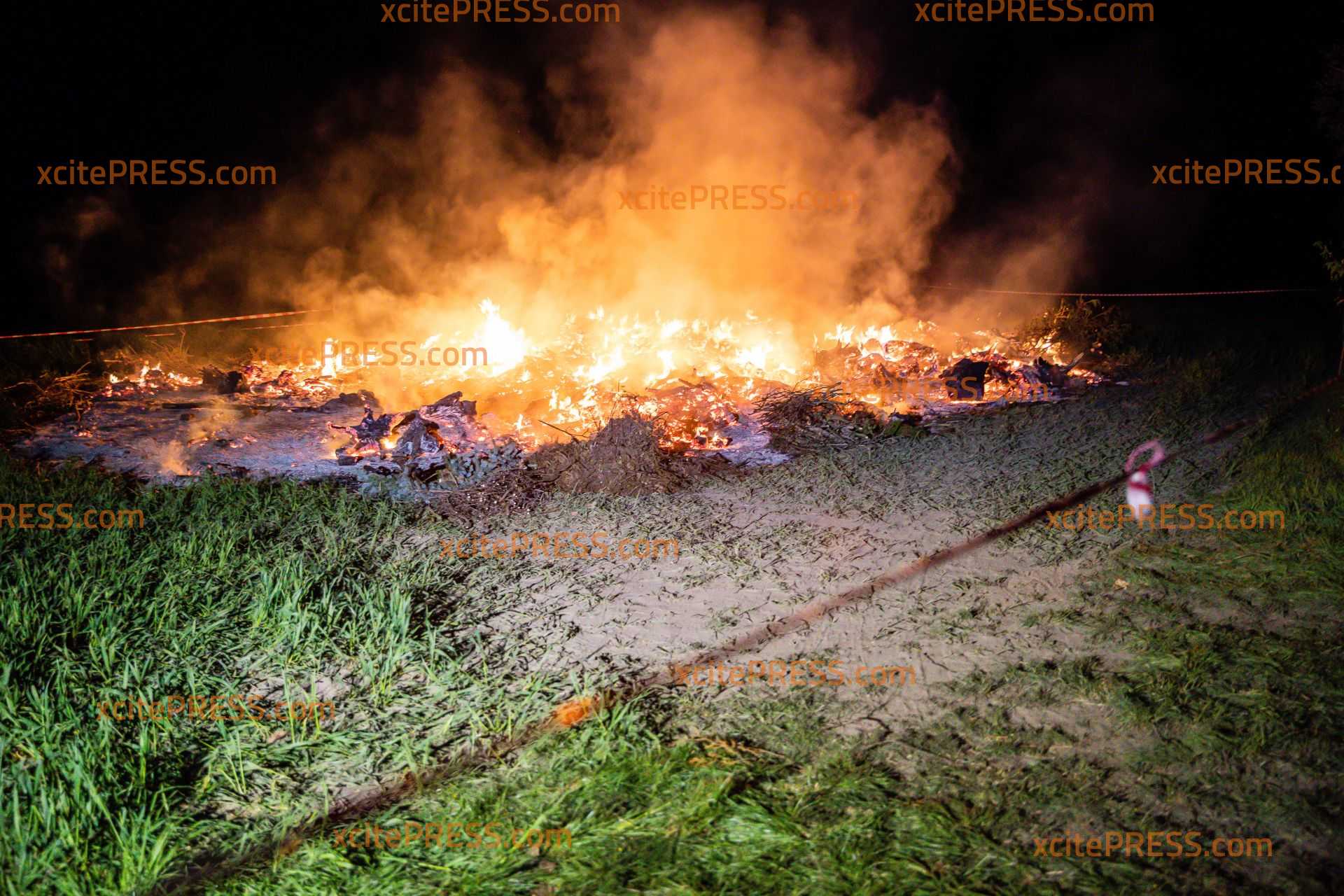 Hexenfeuer vorzeitig entzündet: Feuerwehren rücken zu mehreren Brände in Ostsachsen aus