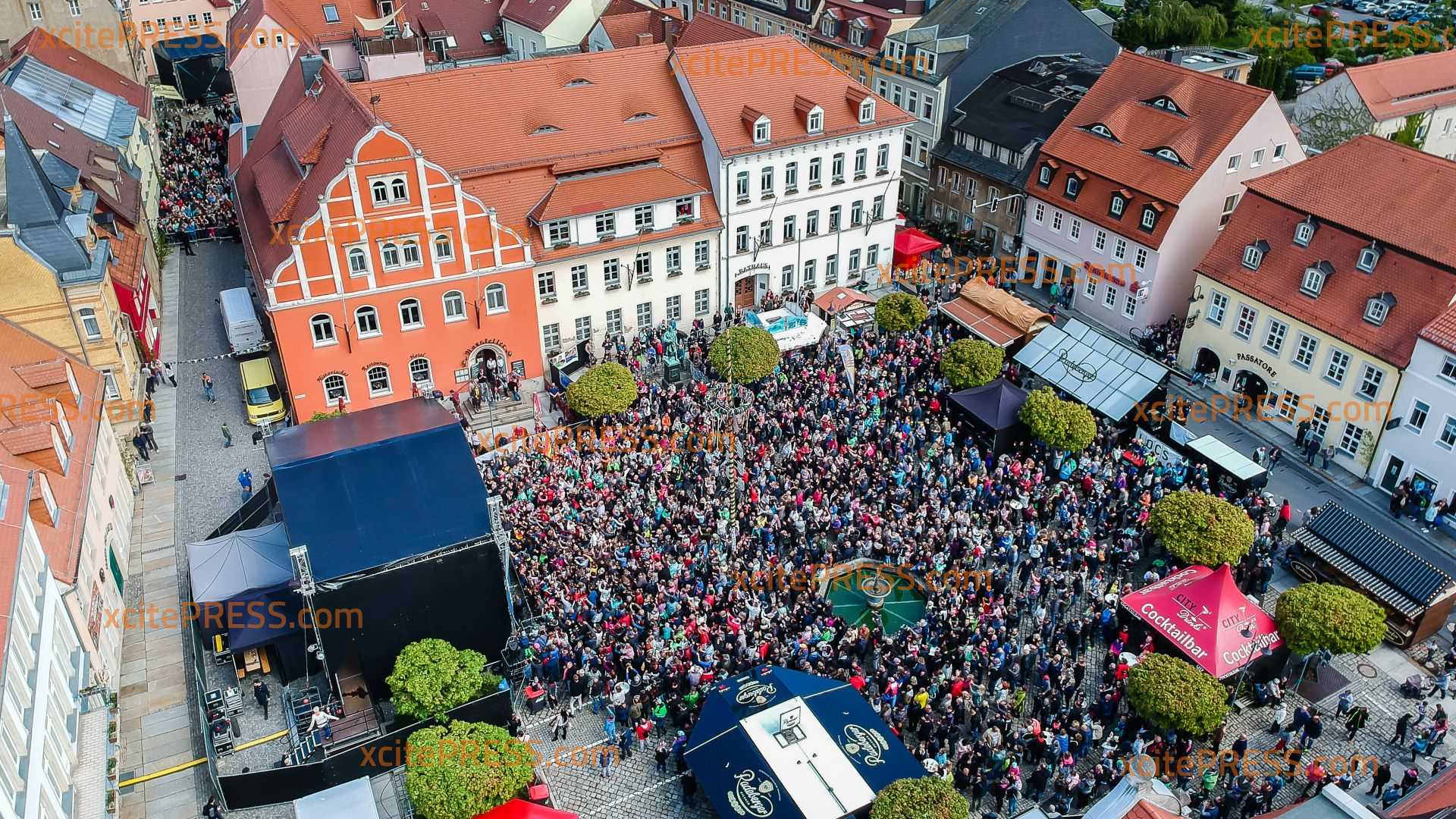 Kerstin Ott in Pulsnitz: Stadtfest komplett überfüllt! : Marktplatz wird abgeriegelt, Besucher müssen enttäuscht nach Hause fahren