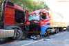 Tödlicher LKW-Frontalcrash auf B97 nach weiteren Unfällen mit PKWs: Ein Fahrer stirbt bei Crash, weiterer Fahrer schwer verletzt - Rettungshubschrauber im Einsatz